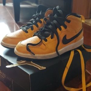 Perfect condition Jordan 1 mids in box